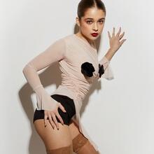  Nude
