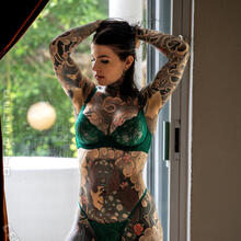  Nude