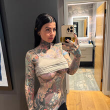  Nude