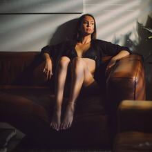  Nude