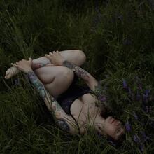  Nude