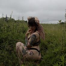  Nude