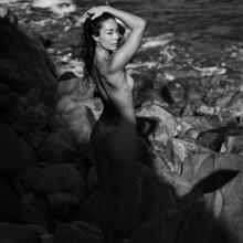  Nude
