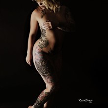  Nude
