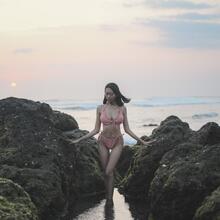  Nude