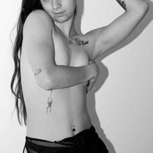  Nude