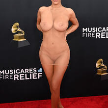  Nude