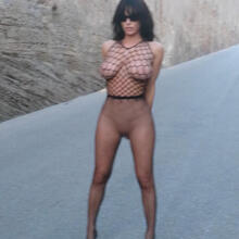  Nude