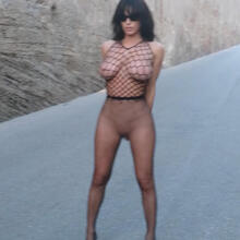  Nude