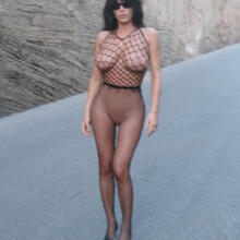  Nude