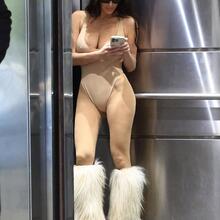  Nude