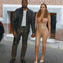  Nude