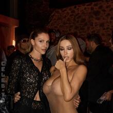  Nude