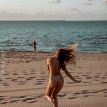  Nude