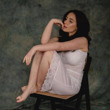  Nude