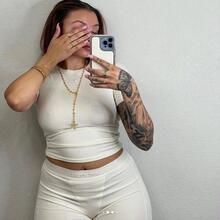  Nude