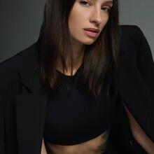  Nude