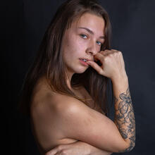  Nude