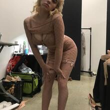  Nude