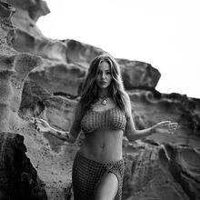  Nude