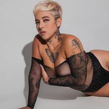  Nude