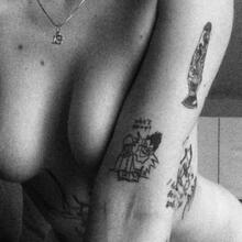  Nude