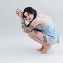  Nude