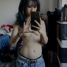  Nude