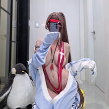  Nude
