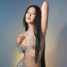  Nude