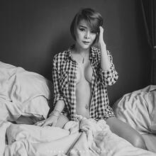  Nude