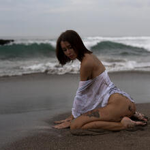  Nude