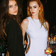  Nude