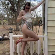  Nude