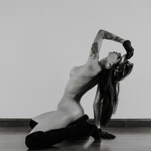  Nude