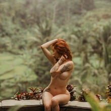  Nude
