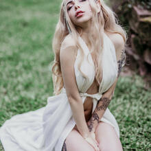  Nude