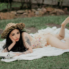  Nude