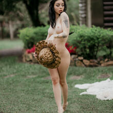  Nude