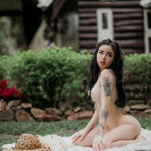  Nude