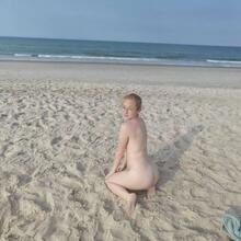  Nude