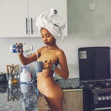  Nude