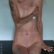  Nude