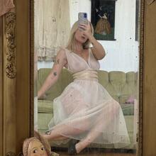  Nude