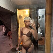  Nude