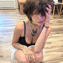  Nude