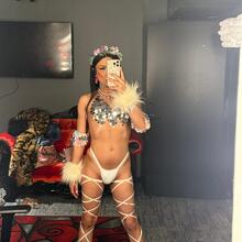  Nude