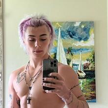  Nude
