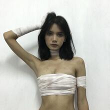  Nude