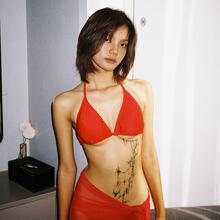  Nude